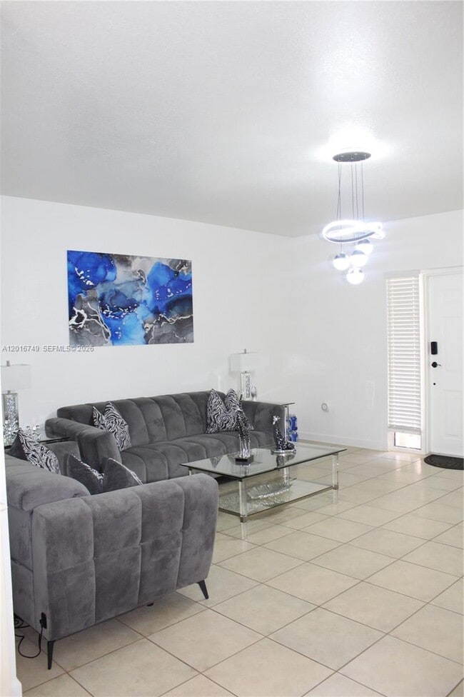 Photo - 2741 NE 4th St Unidad 103