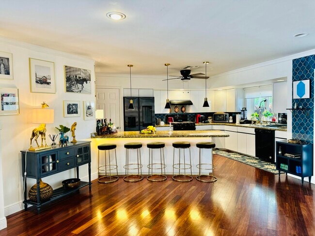 Photo - 1728 NE 40th St