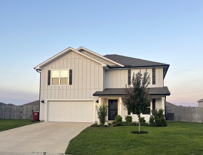 Photo - 603 Champ Trl