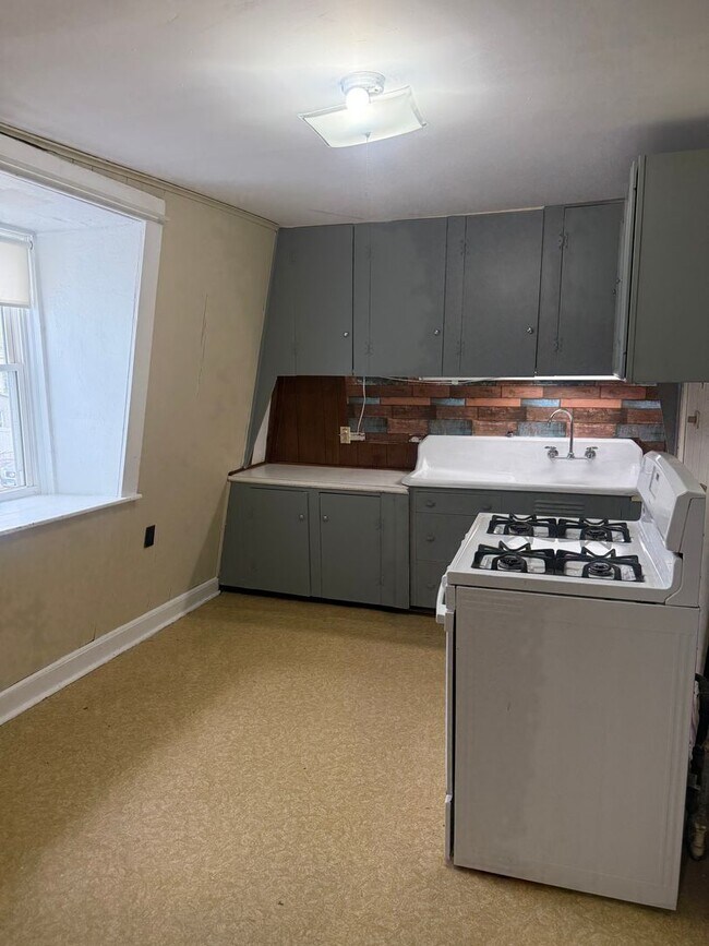 Photo - 104 Mechanic St Unidad C