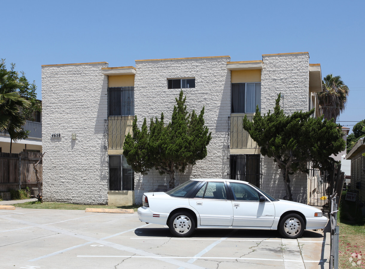Foto principal - 4658 E Mountain View Dr Apartamentos