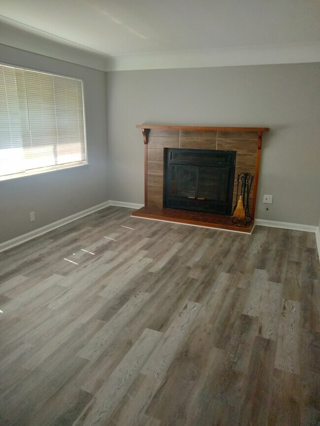 Photo - 70 Illona Dr