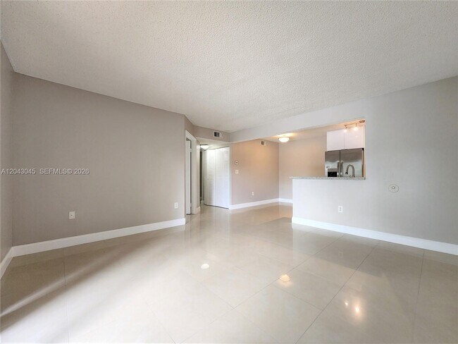 Photo - 251 Palm Cir W Unidad 204