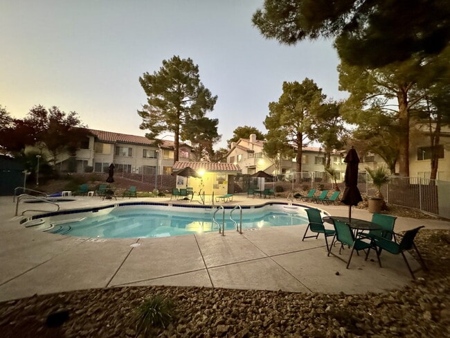 Photo - Updated Upstairs 3BD/2BA Condo in Gated Community w/ Resort-Style Pools + Fitness Room Unidad #201