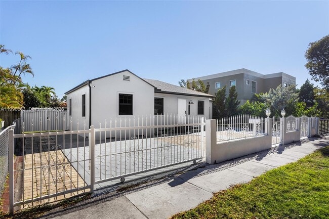 Photo - 3640 SW 13th St