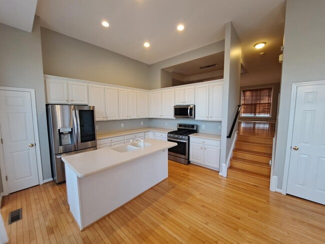 Building Photo - 7738 Heritage Woods Way