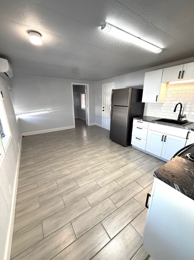 Photo - Charming Renovated 2-Bed / 1-Bath Mobile Home for Rent in Bradenton – Available Now!