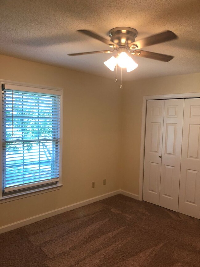 Fully Renovated 3BR w/ Appliances, Firepla... - Fully Renovated 3BR w/ Appliances, Firepla... House