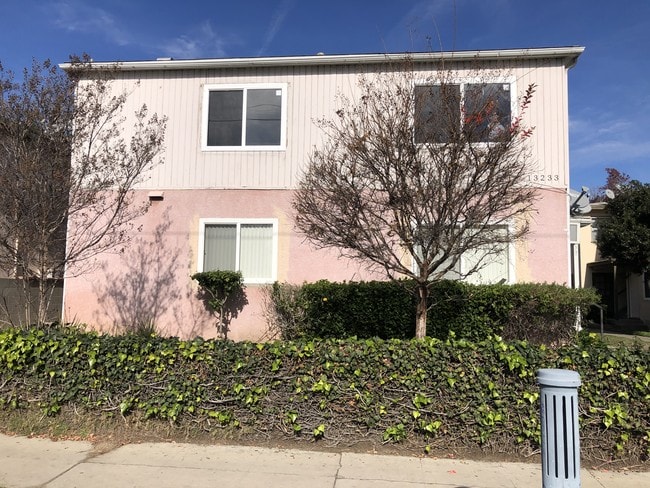 Building Photo - 13233 Oxnard St Unit 4 Rental