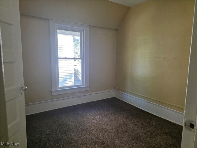 Building Photo - 846 Hunter St NW