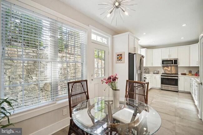 Photo - 1555 Rivertown Pl