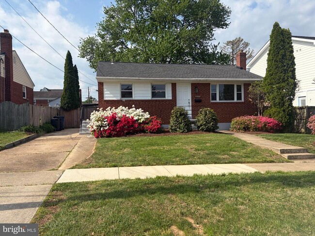 Building Photo - 6408 Winnepeg Rd