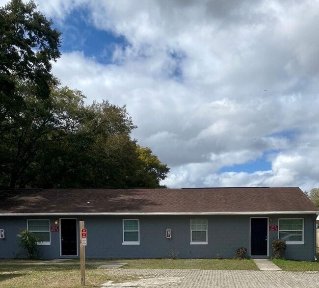 Building Photo - FOR RENT!! CUTE AND CHARMING 2 BEDROOM 1 B... Unit 1015-  1