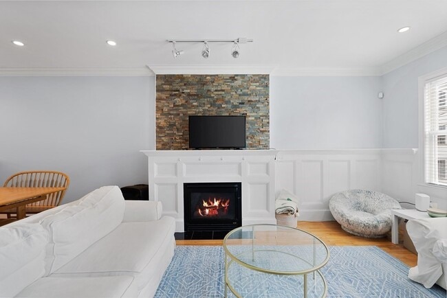 Photo - 72 Baxter St