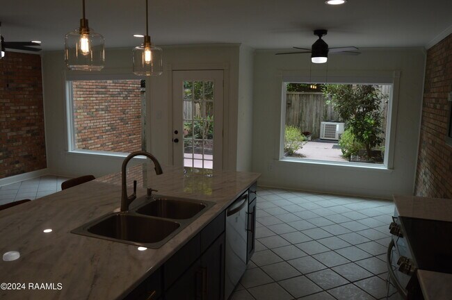 Photo - 1329 W St Mary Blvd