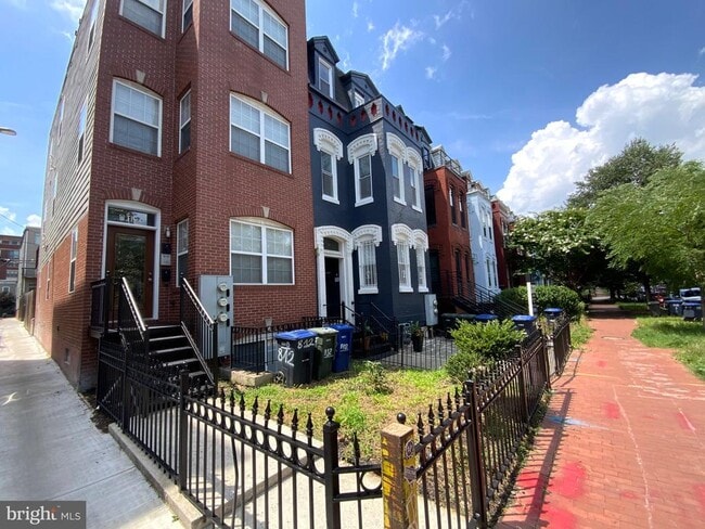 Building Photo - 812 5th St NE Unit 1 Rental