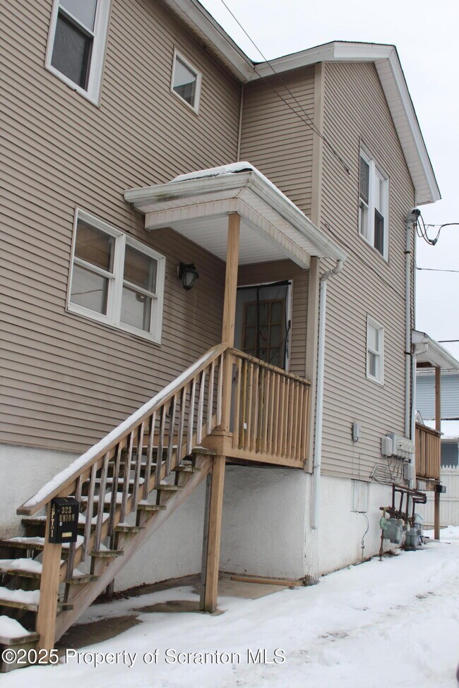 Photo - 323 Union St