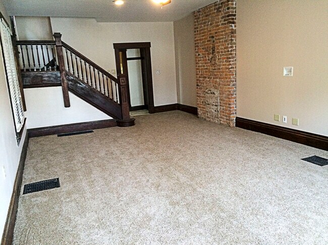 Great Room - 1374 Summit St Unit 1374 Summit Street