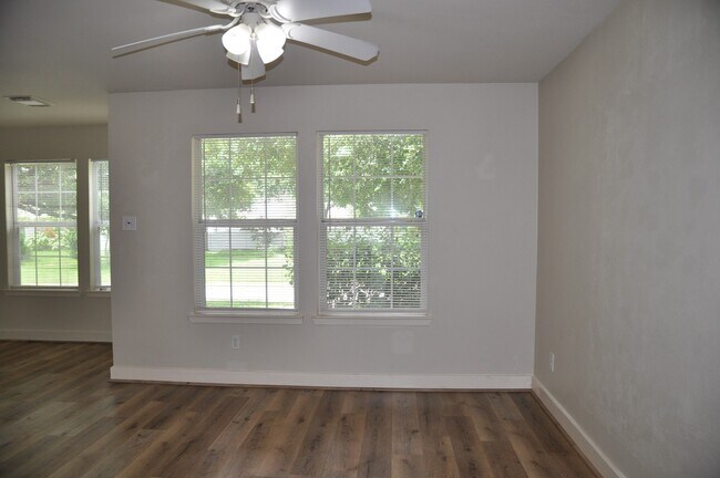 Photo - 20734 Settlers Lake Cir N