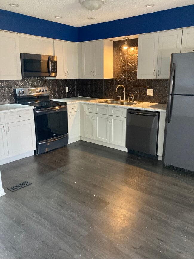 Photo - 995 Kingswood Dr Unit 995 Kingswood