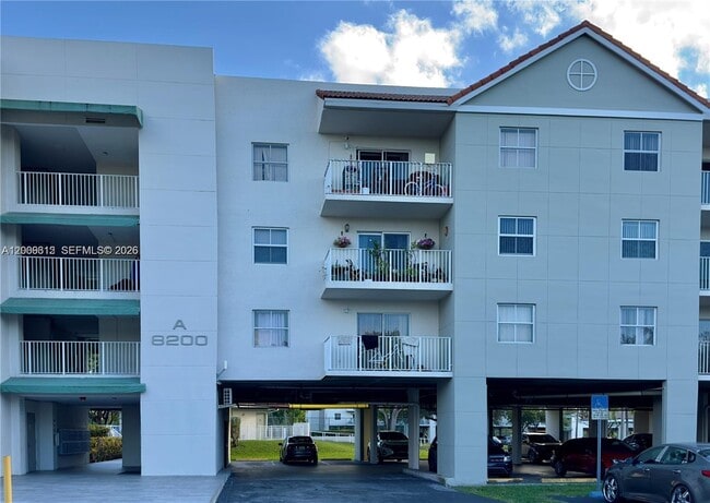 Building Photo - 8200 SW 210th St Unit 220