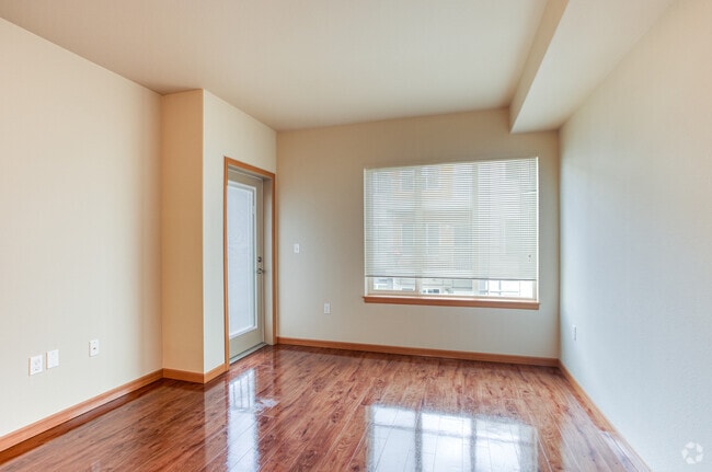 2BR, 2BA - 968SF
