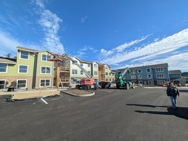 Photo - 900 N Oak Harbor St