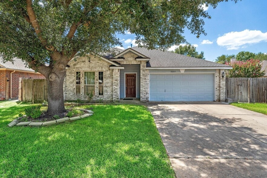 18223 Lundar Ln