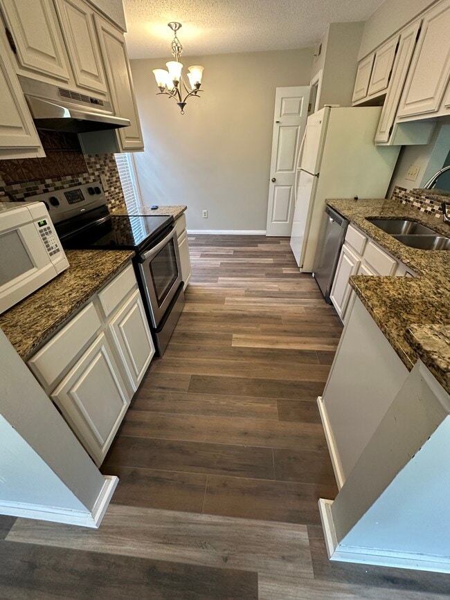 Kitchen - 4621 Hamory Dr Unit 4621 BLD 2B