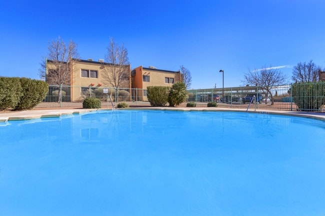 Photo - Cien Palmas Apartments