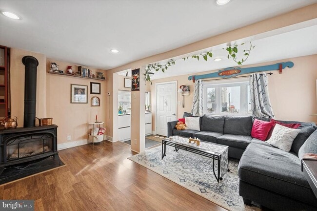 Building Photo - 407 Emerald St