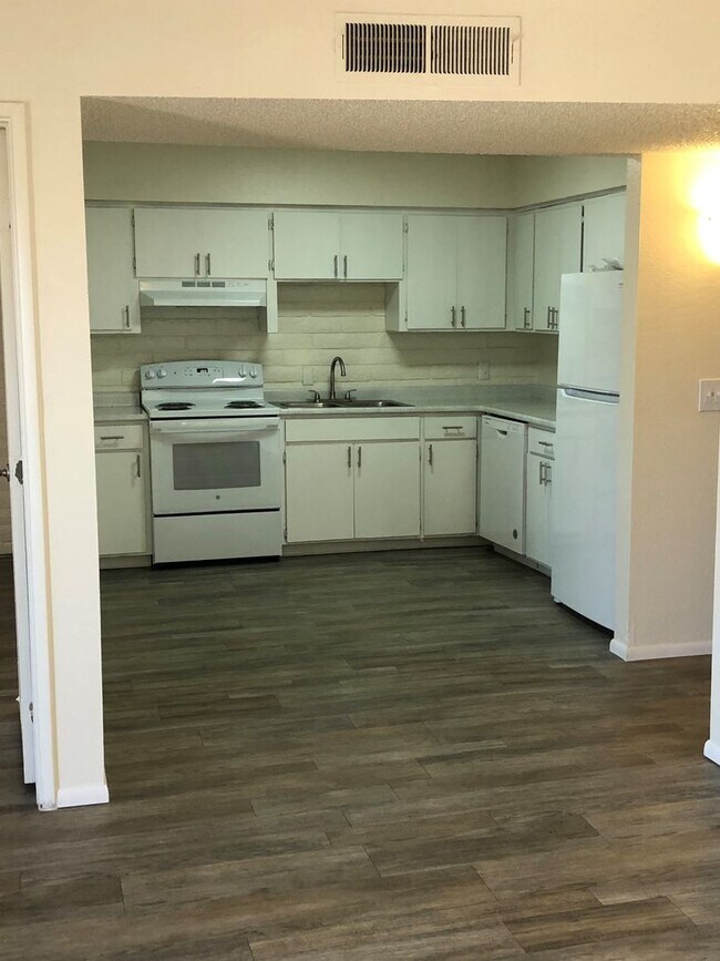 Photo - 9009 E Broadway Blvd Unidad 210