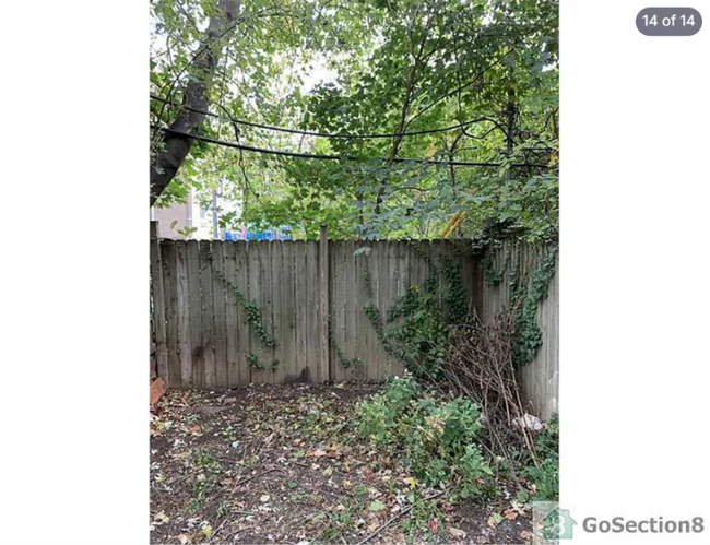 Building Photo - Spacious 3BR Townhouse with Modern Kitchen  Hardwood Floors  Available Now!