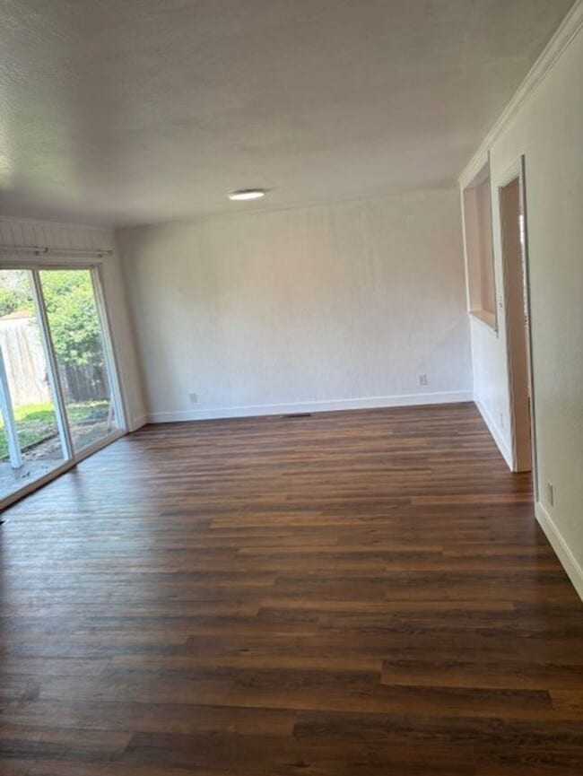 Photo - 9 Begonia Ln