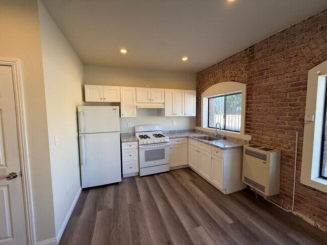 772 S Boyle Ave Unit 104