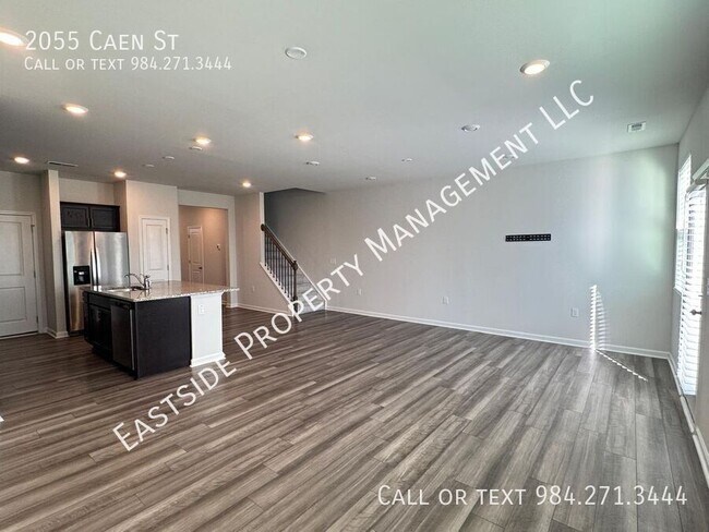 Photo - 2055 Caen St