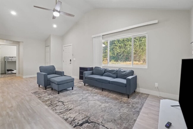 Photo - 1001 N Shamrock St Unidad ID1460940P