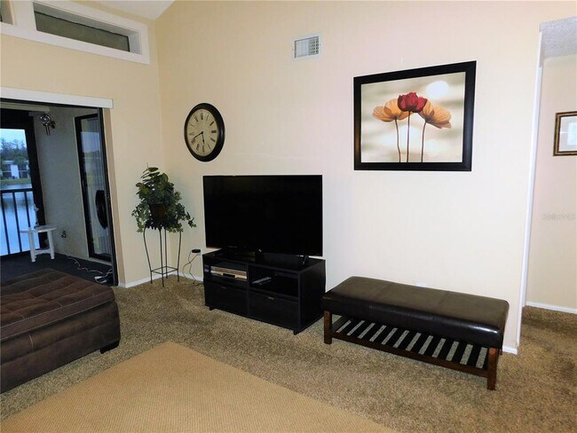 Photo - 272 Woodlake Wynde Unit 6