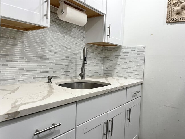 Building Photo - 4135 NW 88th Ave Unit 201