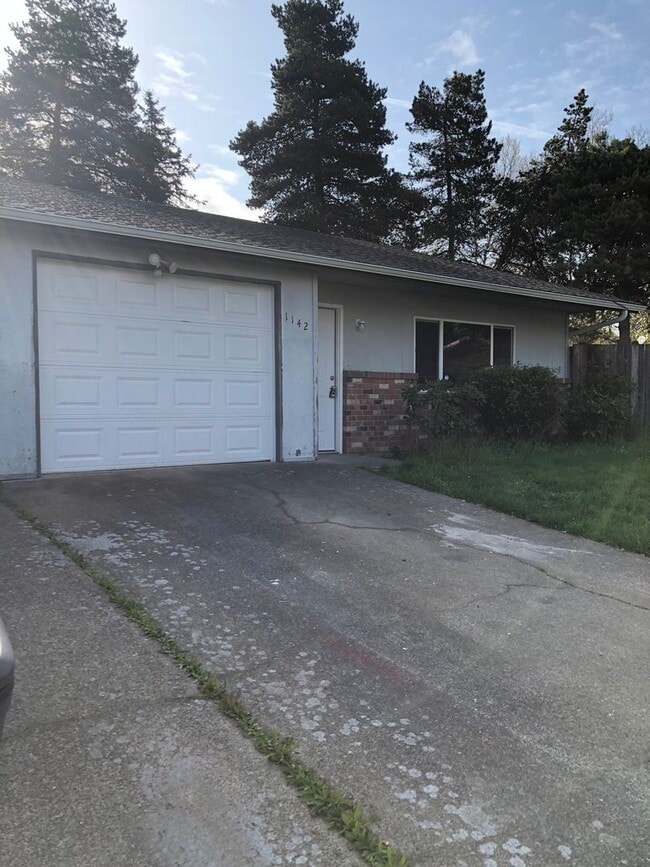 Building Photo - EM1112-B Unit 1142