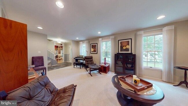 Photo - 5803 Hall St
