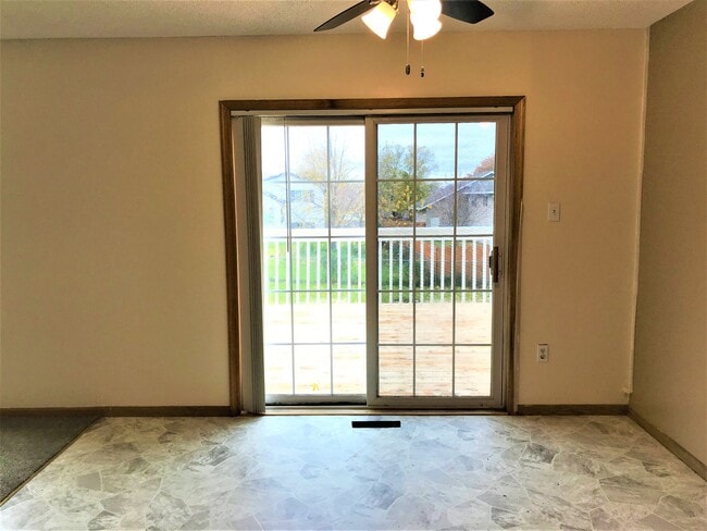 Photo - 9283 Oriole Ln