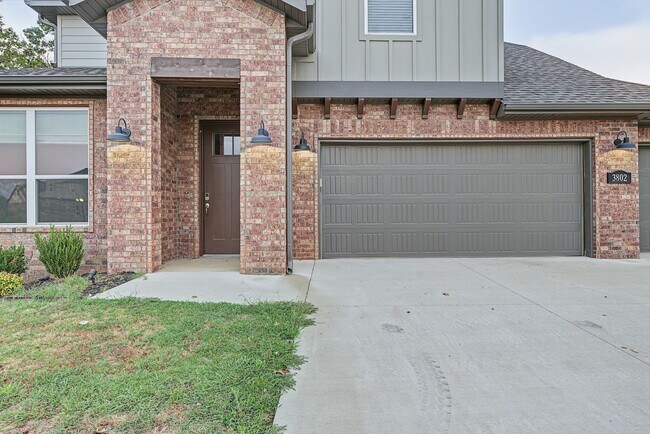 3802 SW Pinecrest Dr