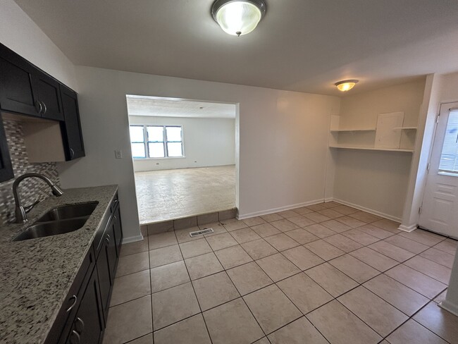 Photo - 1436 Forest Pl