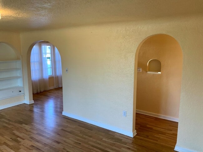 Photo - 4 Bedroom, 1.5 Bath House Unidad 1771 Lawrence Street