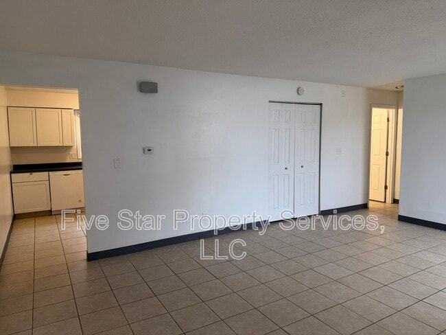 Photo - Lake Shore Apartments