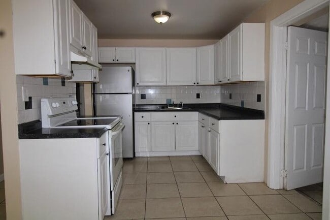Photo - 1561 W 11th St