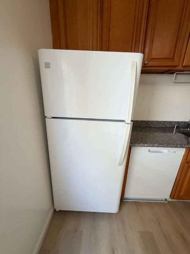 Photo - "Charming 2-Bed Oasis with Granite Countertops in Concord's Heart!" Unidad Apt. 1
