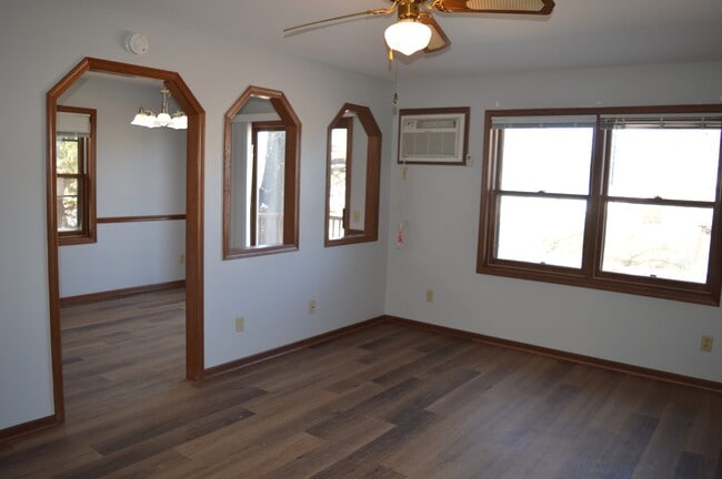 Building Photo - 1237 Sunfield St Unit 1237 Sunfield Street