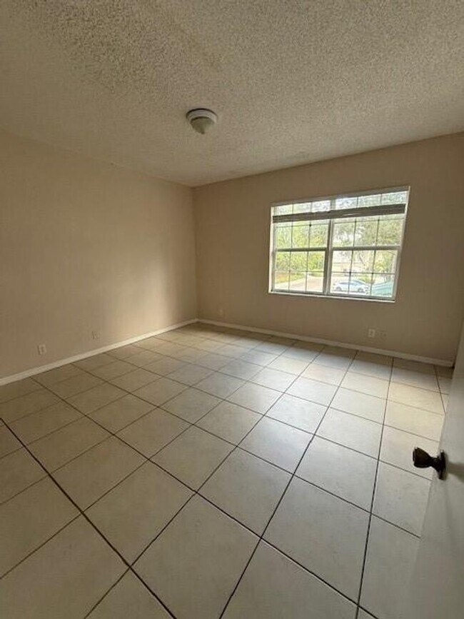 Photo - 1896 Madeira Dr